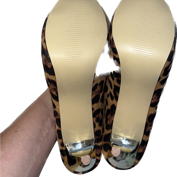 Leopard peep toe heels 🐆 - Picture 8 of 14